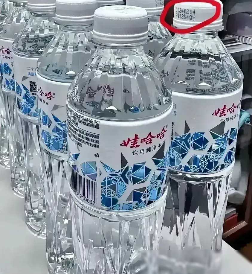 图片[7]-痛心！一箱又一箱农夫山泉被扔掉，网暴企业已经走入另一个极端！-创淘项目网