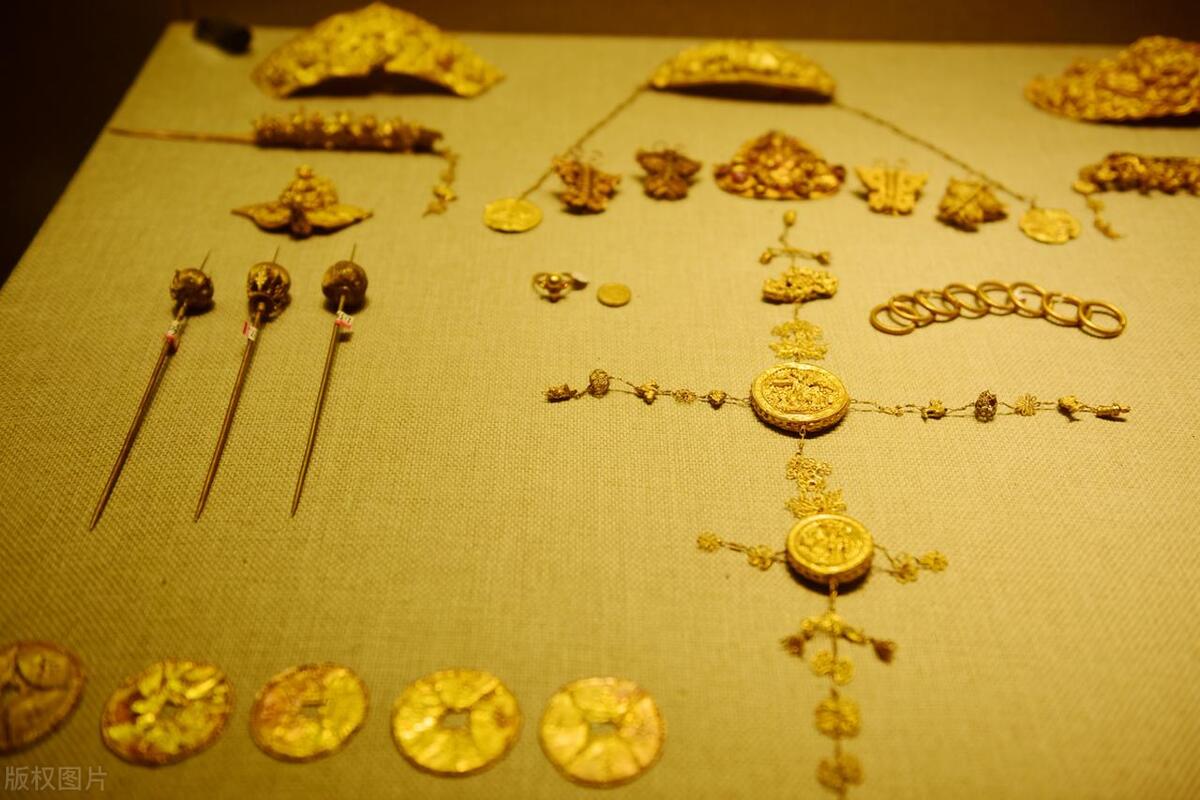 图片[3]-一夜之间，黄金变“废铁”？揭秘中国金店倒闭背后的真相！-创淘项目网