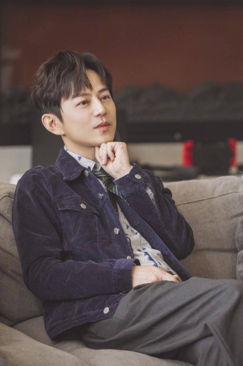 48岁的何炅，何炅和林志颖官方身高都是1.72米，实际是多少？换个思路看问题。-创淘项目网